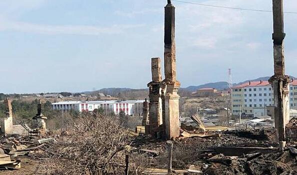 Причиной крупного пожара на Сахалине могла стать детская шалость