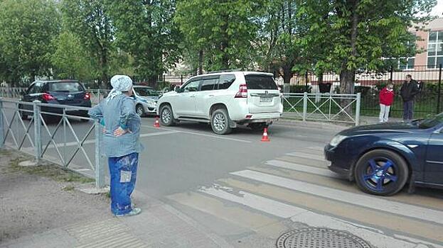 На перекрёстке Пролетарская — Соммера внедорожник сбил пенсионерку
