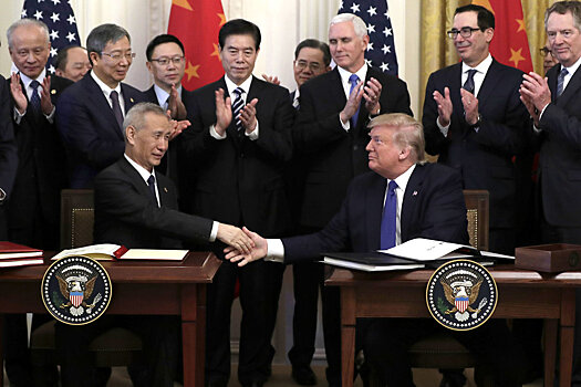 США и Китай подписали первый пакет документов по торговому соглашению
