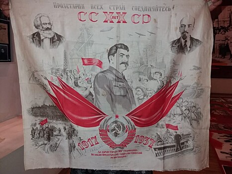 «Платок с портретом Сталина — ценный подарок»: краеведческий музей расскажет о комсомоле Волгограда