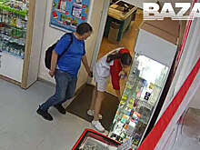 В Ангарске разыскивают мужчину, который снимал работницу аптеки под ее халатом