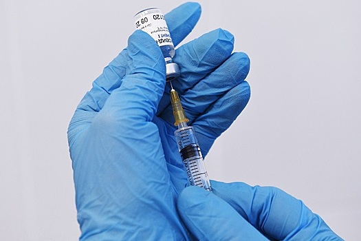 Вирусолог оценил вероятность смерти из-за вакцины от COVID-19