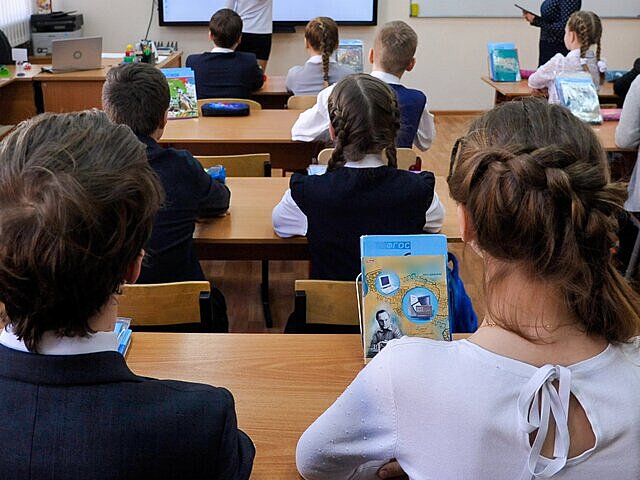 Речи о введении отдельных уроков истории с первого класса в школах РФ не идет – Кравцов