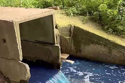 Ручей в Рязани посинел по неизвестной причине