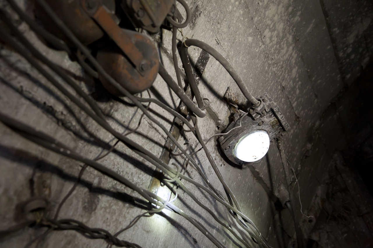 Рабочий погиб на шахте в Кузбассе от удара током