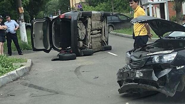 В Кирове после столкновения с иномаркой опрокинулся Citroen