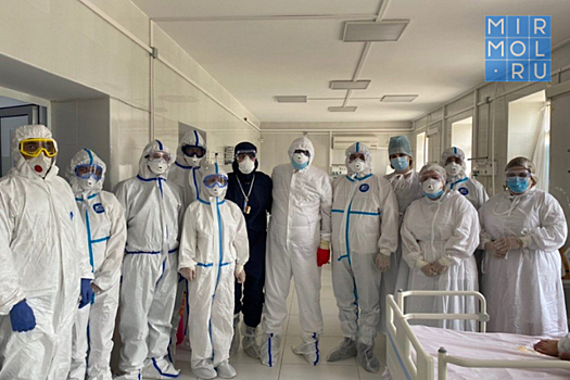 Главный врач в Коммунарке Денис Проценко с прикомандированными врачами посетили Кизилюртовскую ЦГБ