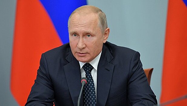 Путин наградил замминистра транспорта Лушникова за трудовые успехи