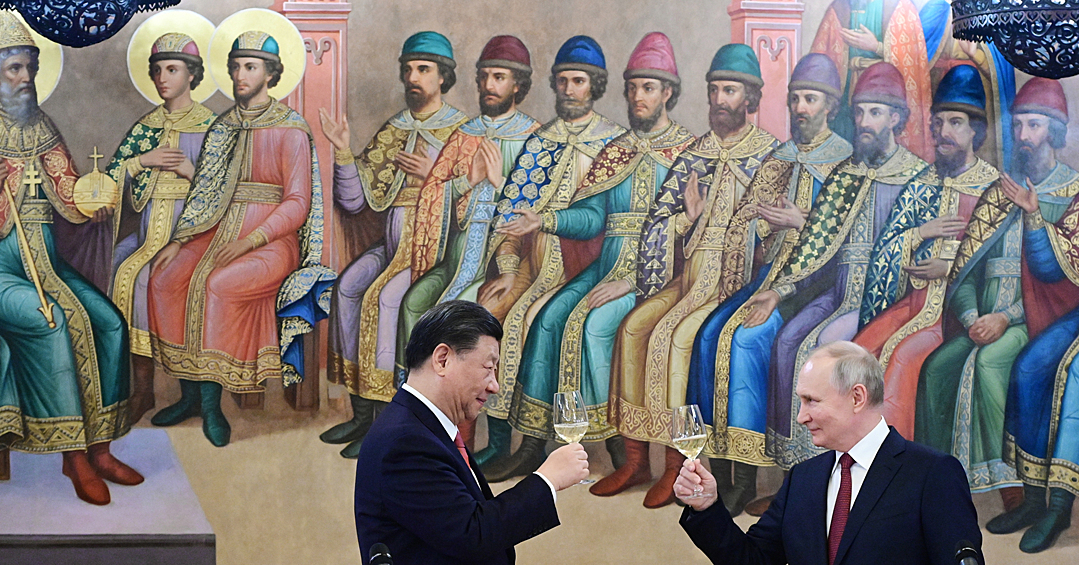 Президент РФ Владимир Путин и председатель КНР Си Цзиньпин на торжественном приеме в Грановитой палате Московского Кремля, март 2023 года