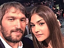 «Субботний вечер»: Шубская запечатлела сына от Овечкина за ужином в ресторане