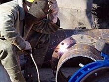 Моховую улицу залило горячей водой из лопнувшей трубы