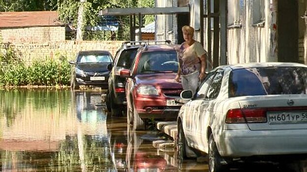 В Пензе авария на сетях превратила двор в «маленькую Венецию»