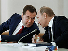 Песков объяснил одновременное отсутствие в России Путина и Медведева