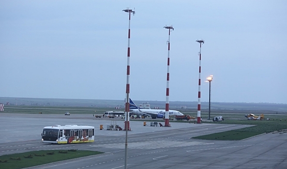 В аэропорту Волгограда один авиарейс задержали и два отменили