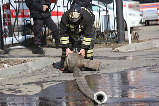 Сотрудники МЧС ликвидировали возгорание в одноэтажном доме в Чертаново