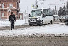 «Войти в автобус можно только после спартанской битвы»: сотни омичей пожаловались на работу ...