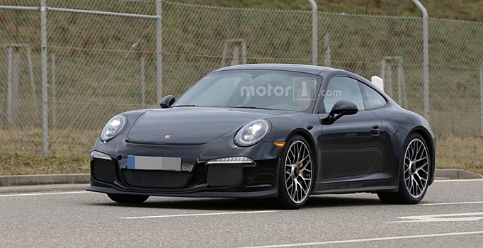 Внешность спорткупе Porsche 911 R рассекречена на шпионских фото