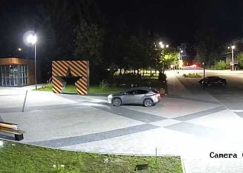 В Свободном накажут водителя кроссовера, который прокатился по центральной площади