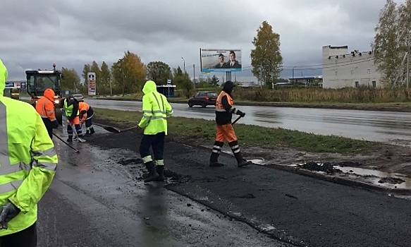Кинул в лужу и готово: как в Ярославле тратят деньги миллиардера на ремонт дорог