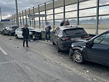 Под Волгоградом столкнулись два грузовика, автобус и семь легковушек