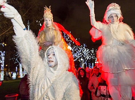 Лучшие детские елки Москвы: куда пойти с ребенком на новогодние праздники