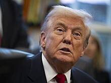 Трамп побрызгал лидера Сирии духами своей марки