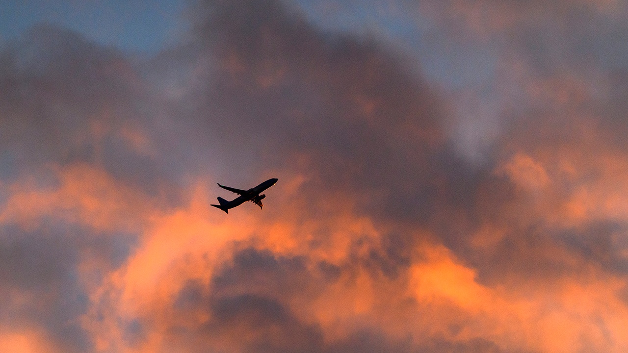 Летевший из Дубая в Казань самолет совершил вынужденную посадку в Баку