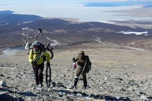 Красноярский велопутешественник совершил восхождение на Мунку-Сардык