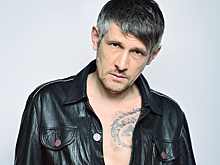 Денис Бургазлиев: «Сыну Тимофею я играю на гитаре и пою песенки про него»