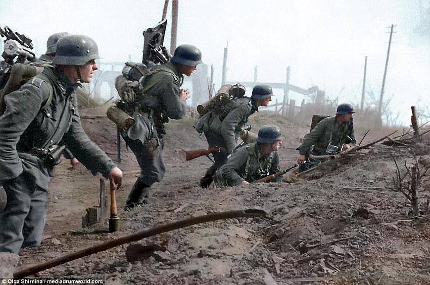 Солдаты 6-й армии вермахта в пригороде Сталинграда, конец сентября 1942 года.