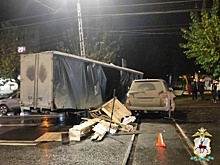Иномарка попала в жесткое ДТП с фурой на Московском шоссе
