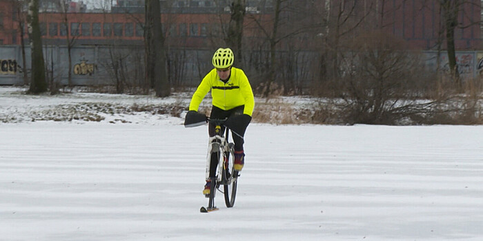 Петербуржец сконструировал велосипед для экстремальных гонок по льду Байкала
