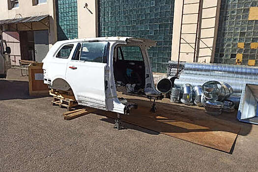В Москве сфотографировали распиленный внедорожник Aurus Komendant