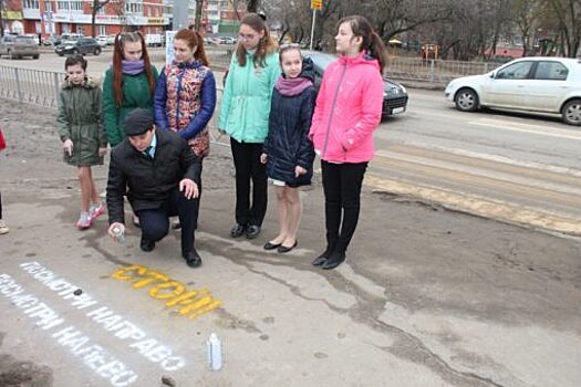 Дорожные полицейские научили орловских школьников безопасно переходить дорогу