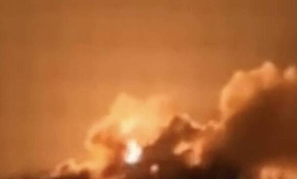 Опубликовано новое видео мощнейшего взрыва и яркого зарева под Киевом