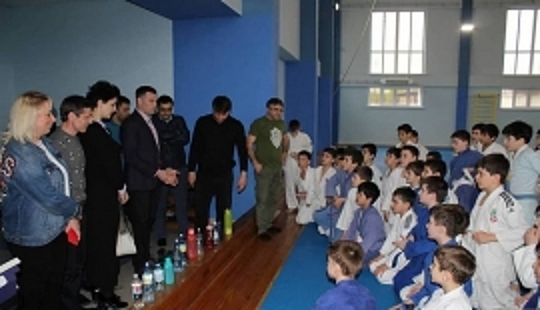 Представители Общественной палаты России проверили спортшколы Махачкалы