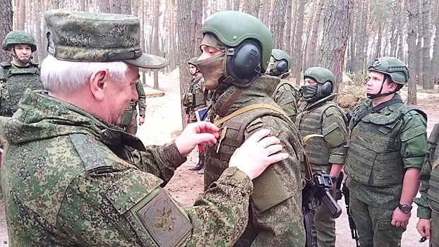 Горемыкин вручил государственные награды бойцам группировки «Запад» в зоне СВО