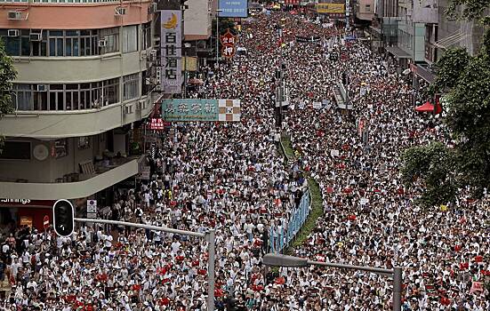 Эксперт рассказал, кто стоит за протестами в Гонконге