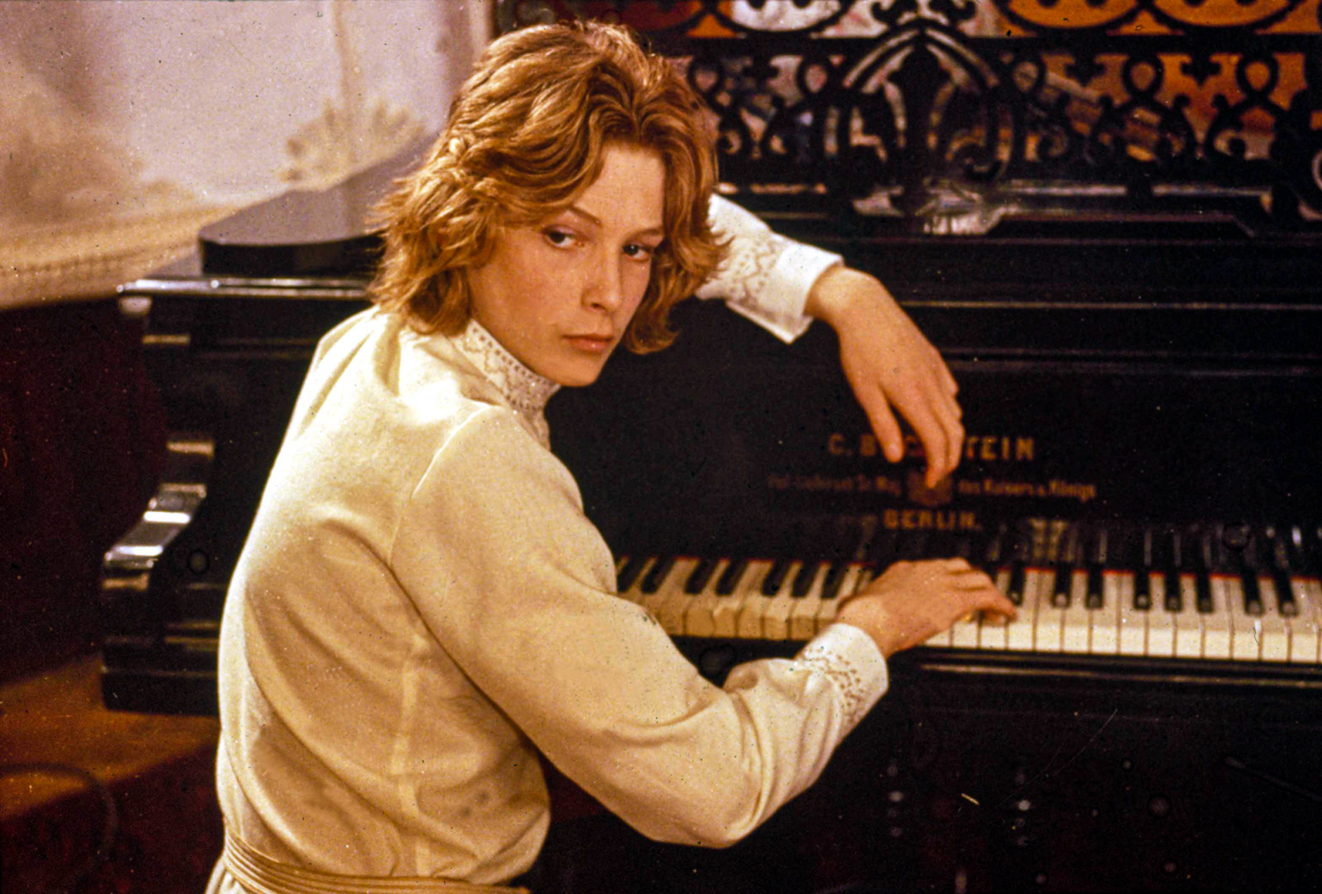 Как выглядел самый красивый мальчик XX века