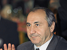 Владимир Максимов: за тренировку могу поднять ногами 15 тонн