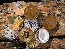 Криптовалюта Биткойн рухнула на 30%