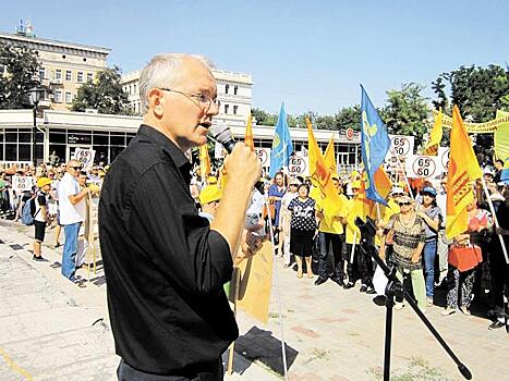 Депутат Госдумы Олег Шеин: Власть относится к народу паразитически