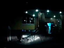 СК РФ проверяет видео, на котором жительница Саратова протащила по лестнице ребенка вниз головой