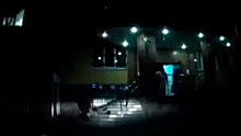 СК РФ проверяет видео, на котором жительница Саратова протащила по лестнице ребенка вниз головой