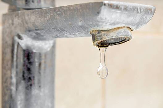 Россиян предупредили об опасности известкового налета на кранах