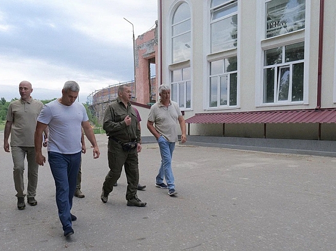 Юрий Трутнев проверил ход восстановительных работ на подшефных Дальнему Востоку территориях ДНР