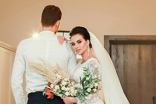 Участница «Дома-2» Елена Хромина рассекретила мужа, показав фото со свадьбы