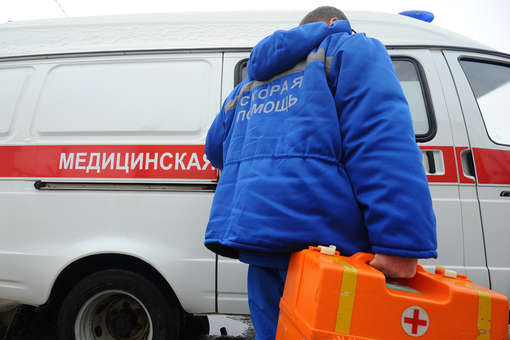 В Екатеринбурге мужчина вызвал скорую и угнал машину медиков с любимой внутри