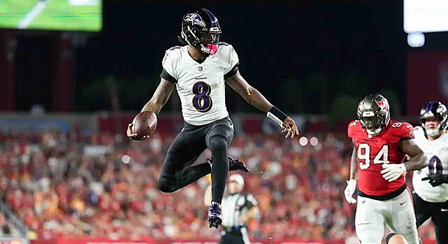 Ламар Джексон признан лучшим игроком нападения 7-го тура в АФК. Игроки «Балтимора» выигрывают эту награду в четвертый раз подряд