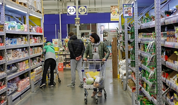 Дефицит продуктов и товаров волгоградцам не грозит